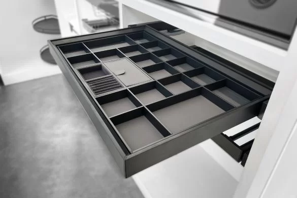 Phụ kiện tủ quần áo Vickini – Giải pháp tối ưu cho không gian lưu trữ thông minh và tiện nghi