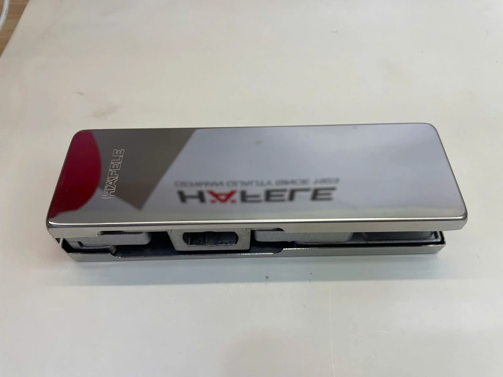 Kẹp kính dưới Häfele inox bóng 981.00.654