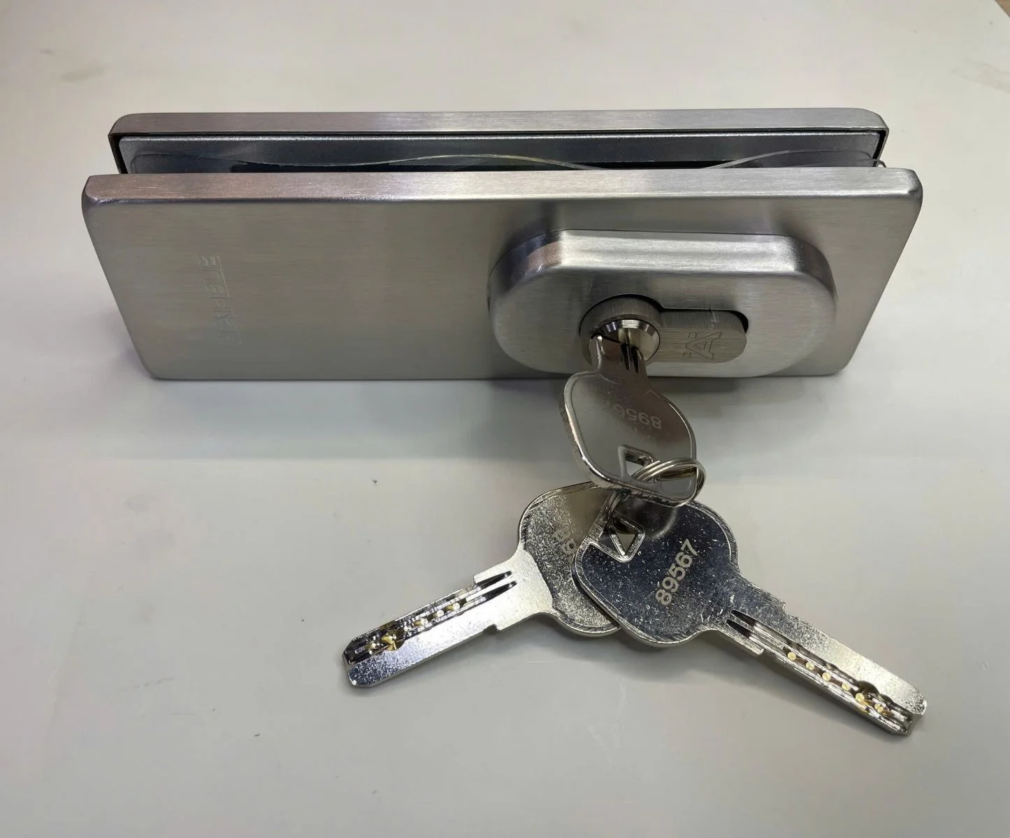 Kẹp khóa sàn Hafele Inox mờ 981.50.030
